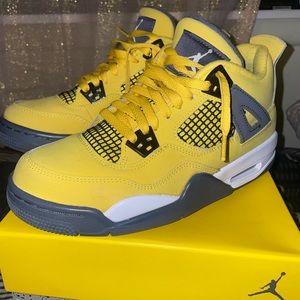 Jordan retro lighting 4s 💛7y